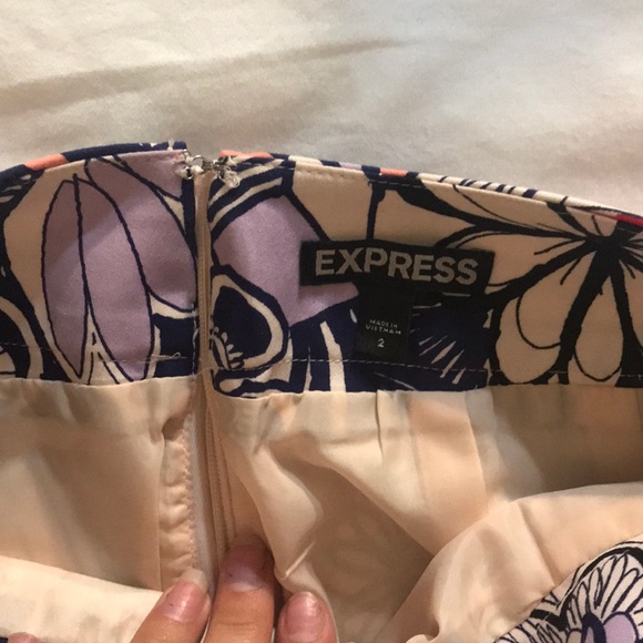 Express floral “mini” dress skirt - Picture 2 of 4
